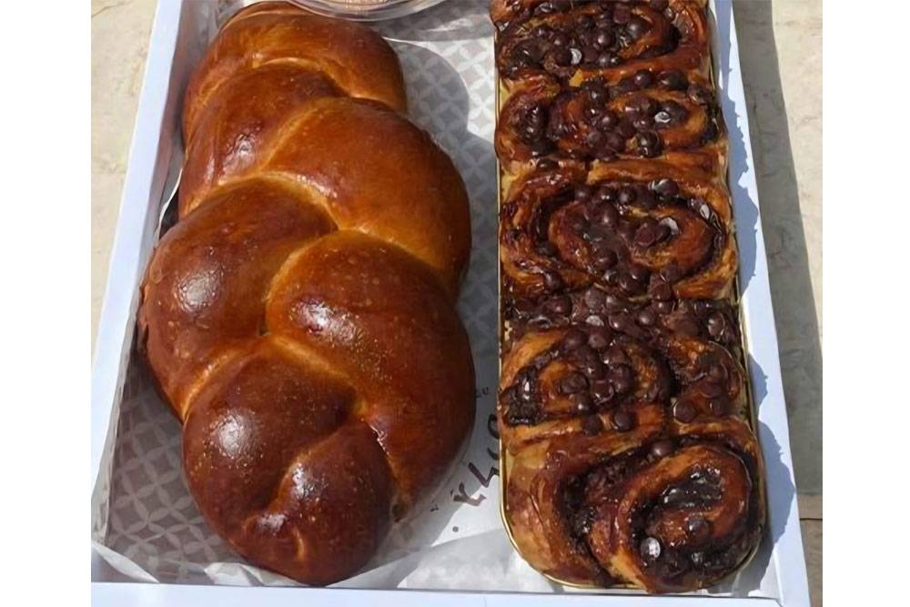מארז קראנץ שוקולד וחלה לשבת<br><small>*בימים א'- ה' המארז יוצא עם לחם שאור</small>
