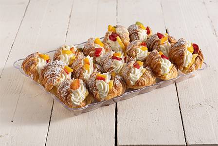 מגש מיני קרואסון קרם שנטילי וניל ופירות טריים 15 יח'