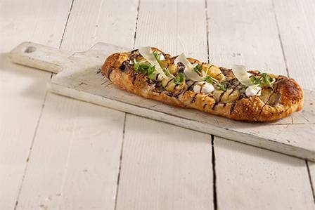 פוקצ׳ה בצל וקרם פרש