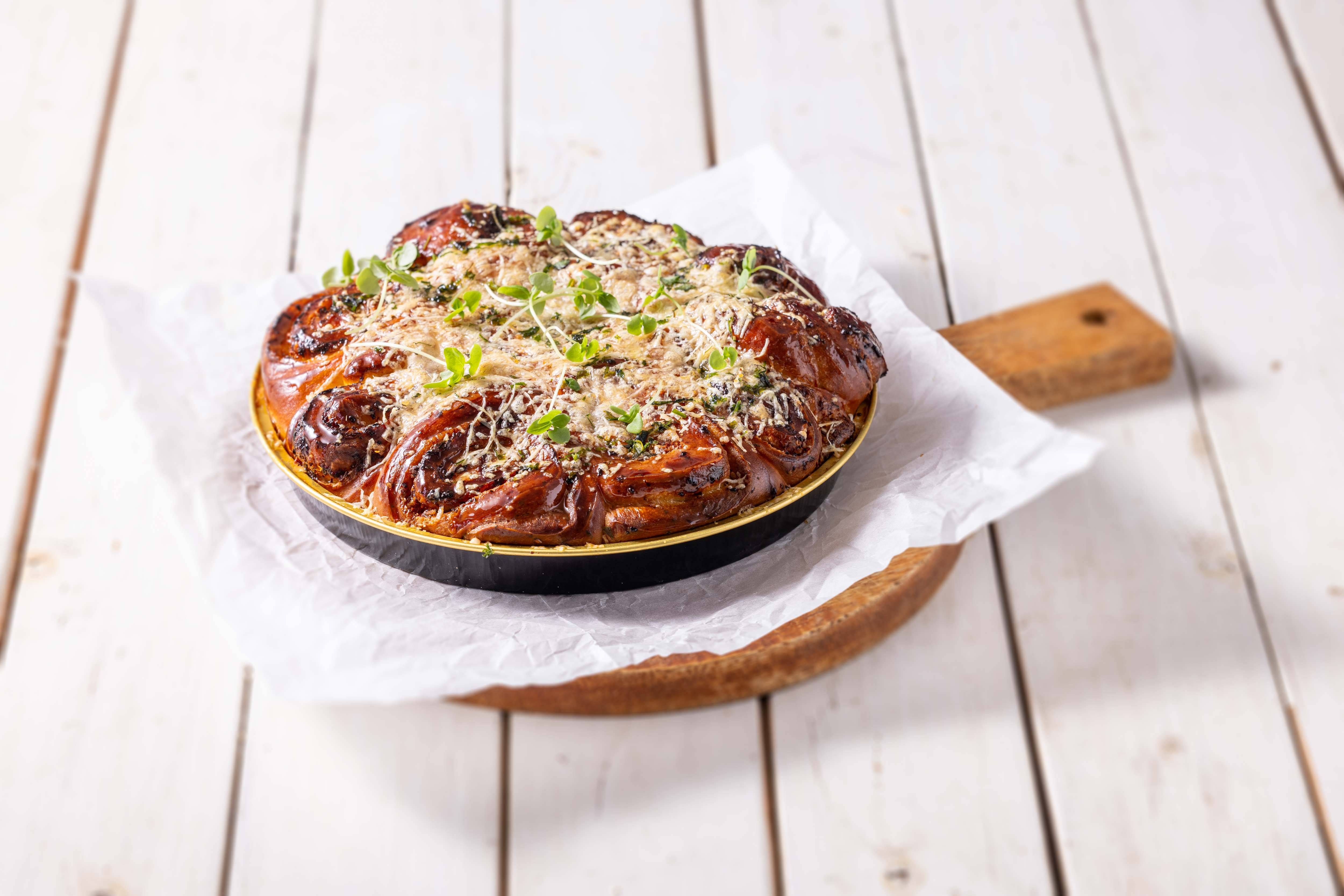 חלת גליס - חמאת שום ועשבי תיבול (ימי שישי)